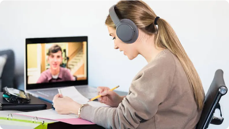 Student attending a one-on-one online Arabic class with a tutor over video call